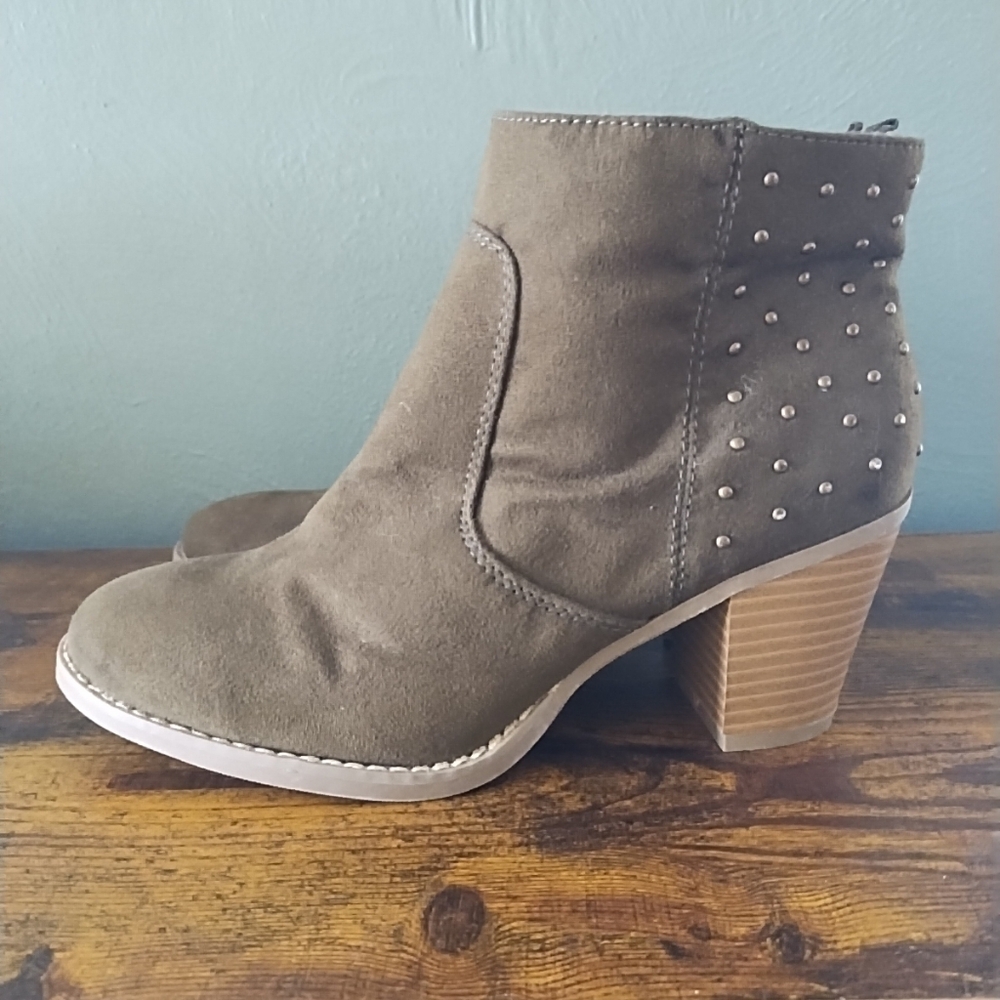 Old Navy Ankle Bootie Boot Women's 9 Olive Side Zip Faux Suede Studs Block Heel